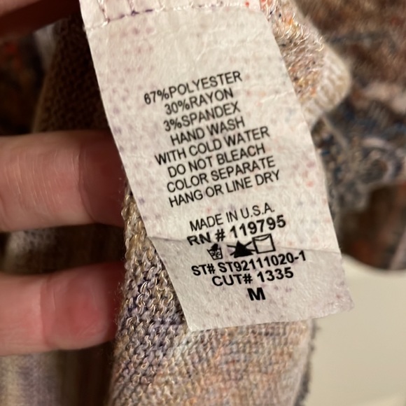 Beautiful print sweater with elbow length dolman sleeve - Picture 6 of 6